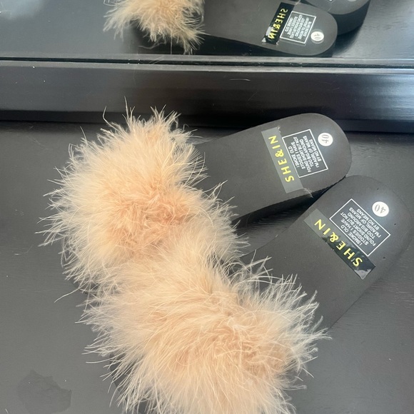 Furry sandals - Picture 3 of 3